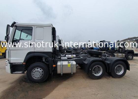 Truk Traktor Sinotruk Howo Lhd 10Roda 400Hp 6 × 4 HW76 Putih