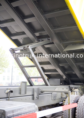 Tipper Dump Truck SINOTRUK HOWO 10 roda dapat memuat 25-40tons Pasir atau Batu