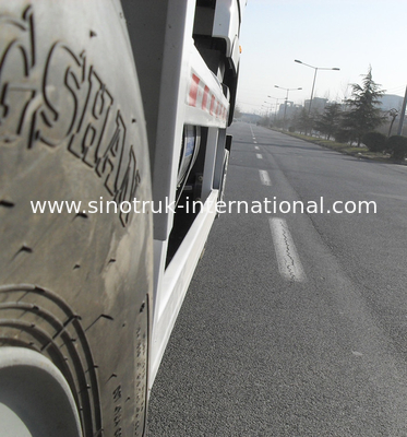 SINOTRUK HOWO Truk Pengaduk Beton 16CBM 371HP 8X4 LHD ZZ1317N3667A