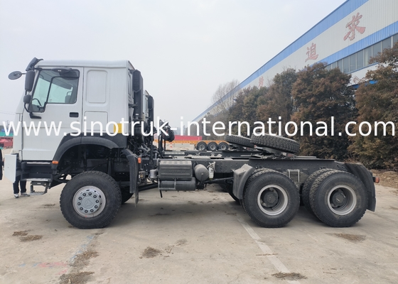 Sinotruk Howo Traktor Truk Rhd All Wheel Drive 6 × 6 Weichai 400Hp Putih