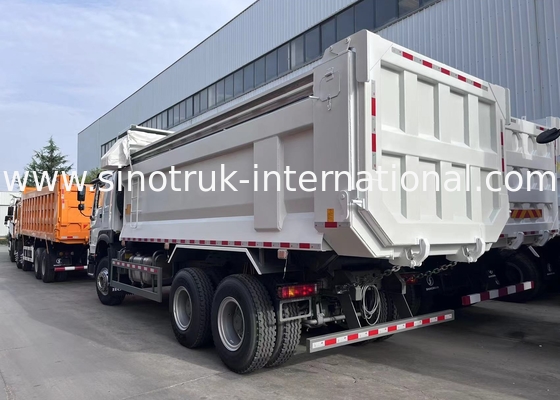 Sinotruk Howo Tipper Dump Truck 400Hp 6 × 4 U Shape Tray Dengan Tarpaulin Otomatis