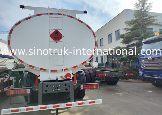 SINOTRUK HOWO Merah 380HP 8×4 12Wheels Tangki minyak kapasitas tinggi truk