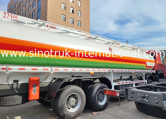 SINOTRUK HOWO Merah 380HP 8×4 12Wheels Tangki minyak kapasitas tinggi truk