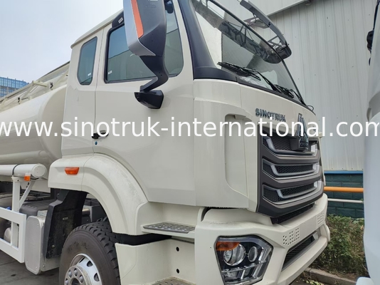 HOWO 25CBM 6*4 Oil Tank Truck 380HP Kekuatan Kuda Kuat Putih