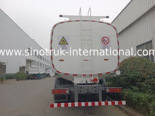 SINOTRUK HOWO Red Oil Tank Truck 400HP 8×4 12 Roda Kapasitas Tinggi
