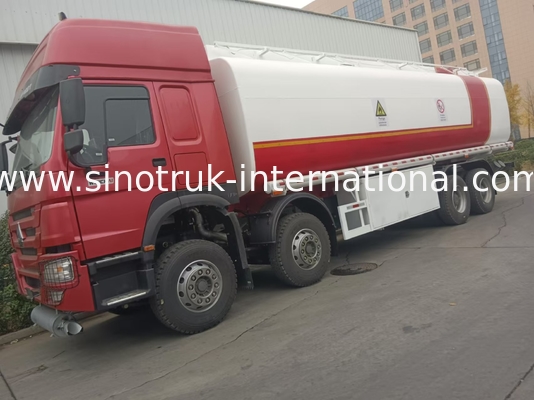 SINOTRUK HOWO Red Oil Tank Truck 400HP 8×4 12 Roda Kapasitas Tinggi