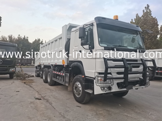 SINOTRUK HOWO 400HP Tipper Dump Truck Untuk Konstruksi A7 Lampu Peringatan Bumper Militer