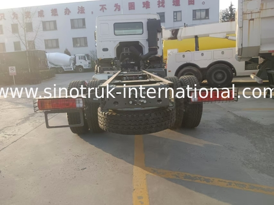 SINOTRUK HOWO Kargo Truck Chassis 16-20 Ton 4X2 LHD 300HP