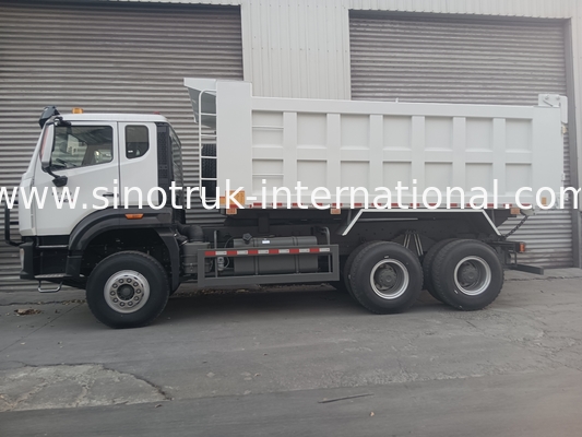 SINOTRUK HOWO 400 HP Tipper Dump Truck Untuk Konstruksi N7 Lampu Peringatan Bumper Militer