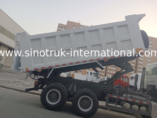 SINOTRUK HOWO 400 HP Tipper Dump Truck Untuk Konstruksi N7 Lampu Peringatan Bumper Militer