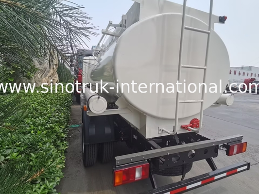 SINOTRUK HOWO 4X2 6 roda truk tangki minyak 5-6CBM Single bin dengan flowmeter