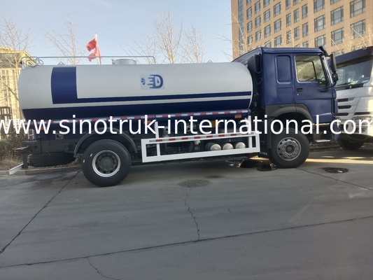 HOWO SINOTRUK Tangki air truk 300HP Biru