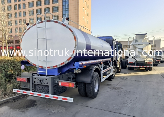 SINOTRUK HOWO truk tangki air 4x2 RHD 300HP 10CBM untuk transportasi air yang tahan lama