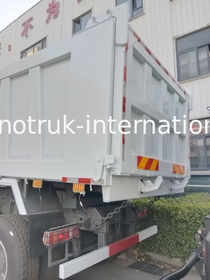 2 Penumpang Sinotruk Hohan Tipper Dump Truck Weichai Mesin 6 × 4 LHD 380HP Dengan Jenis Transmisi Manual