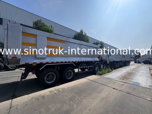 SINOTRUK HOWO 371HP 8X4 Truk Tipper Dump Konstruksi Wajah Depan Lama Bumper Militer Untuk Area Pertambangan Dua Lampu Peringatan Kontainer Tipe U