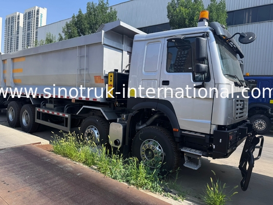 SINOTRUK HOWO 371HP 8X4 Truk Tipper Dump Konstruksi Wajah Depan Lama Bumper Militer Untuk Area Pertambangan Dua Lampu Peringatan Kontainer Tipe U