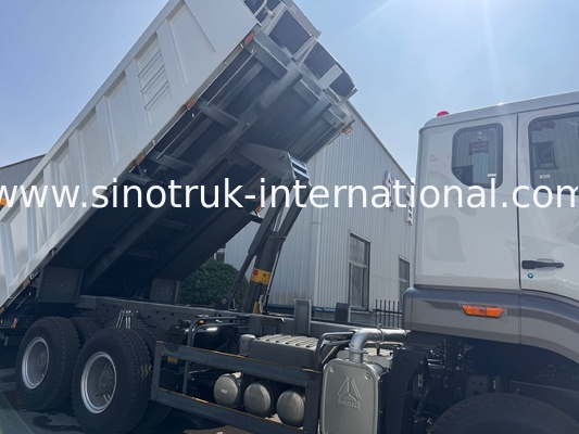 SINOTRUK HOHAN Howo Tipper Dump Truck Angkat Tengah Mesin Weichai 6 × 4 LHD Kotak Kargo Persegi Panjang Putih 19-20CBM