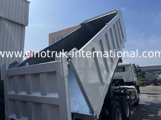 SINOTRUK HOHAN Howo Tipper Dump Truck Angkat Tengah Mesin Weichai 6 × 4 LHD Kotak Kargo Persegi Panjang Putih 19-20CBM