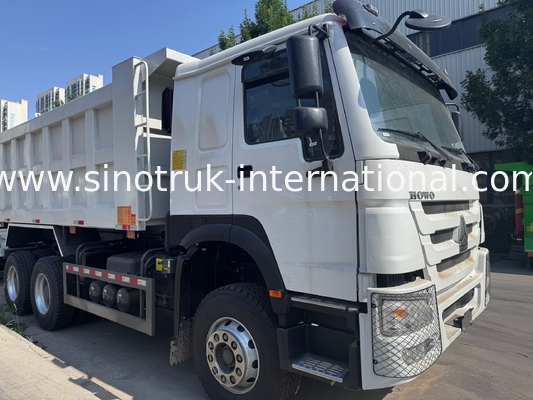 SINOTRUK Mesin 371HP 6 × 4 LHD HOWO Dump Truck Putih 19-20CBM Lifting Tengah