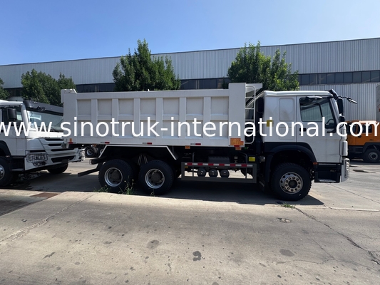SINOTRUK Mesin 371HP 6 × 4 LHD HOWO Dump Truck Putih 19-20CBM Lifting Tengah