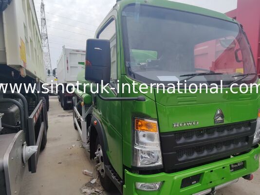 Sinotruk HOWO Truk Tangki Minyak Kapasitas 8 CBM dengan Tipe Penggerak 4x2 dan Standar Emisi Euro III