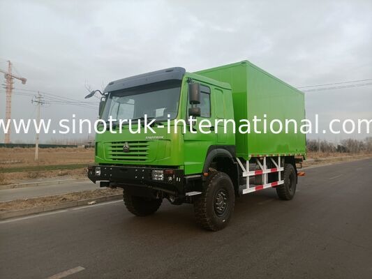 SINOTRUK Heavy Duty Truck dengan tipe drive 4X4 LHD, tangki kargo 5000*2300*2300 mm, dan kapasitas poros belakang 16 ton untuk mengangkut beban berat