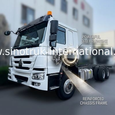 SINOTRUK HOWO Truck Chassis SINOTRUK Engine371HP 6 × 4 RHD Dengan Lampu Peringatan Digunakan Dalam Truk Pengeboran Truk Kargo Truk Air