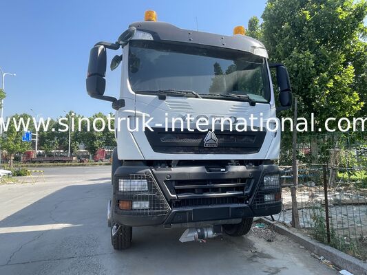 HOWO 8X4 Petroleum Oil Storage Tank Fuel Delivery Truck 35CBM Two Warning Lights With pipe gun