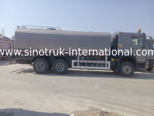Sinotruk Howo Sprinkler Tangki Air Truk 10-25CBM 6 X 4 Euro 2 371HP Putih