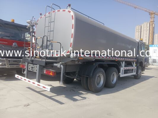 Sinotruk Howo Sprinkler Tangki Air Truk 10-25CBM 6 X 4 Euro 2 371HP Putih