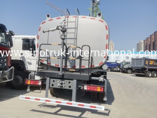 Sinotruk Howo Sprinkler Tangki Air Truk 10-25CBM 6 X 4 Euro 2 371HP Putih