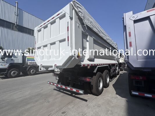 SINOTRUK HOWO NX Kabin Tipper Dump Truck 380HP 6X4 Sebuah lampu peringatan dengan tarpaulin
