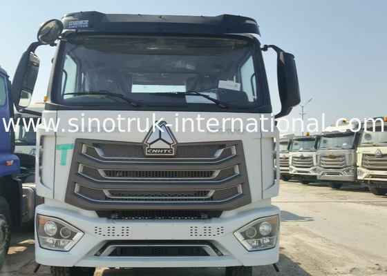 6900x2550x3250 Mm Tractor Truck Euro 2 Emission Standard Built to Withstand Harsh Road Conditions and Heavy Freight Loads