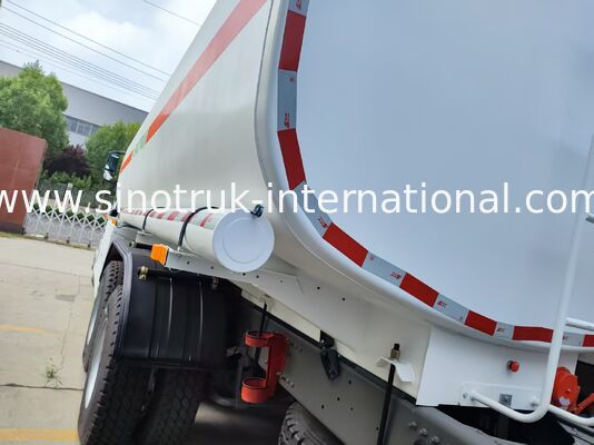 White HOWO TX 6×4 Fuel Transport Truck 336HP 25CBM Tangki bahan bakar, Kinerja transportasi yang stabil