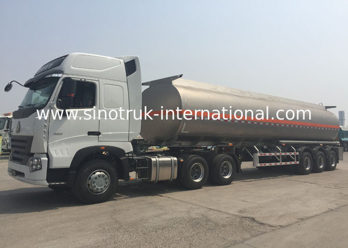 Large Capacity Diesel Semi Trailer Fuel Tanker Truck Tri - Axle 50 - 80 Tons