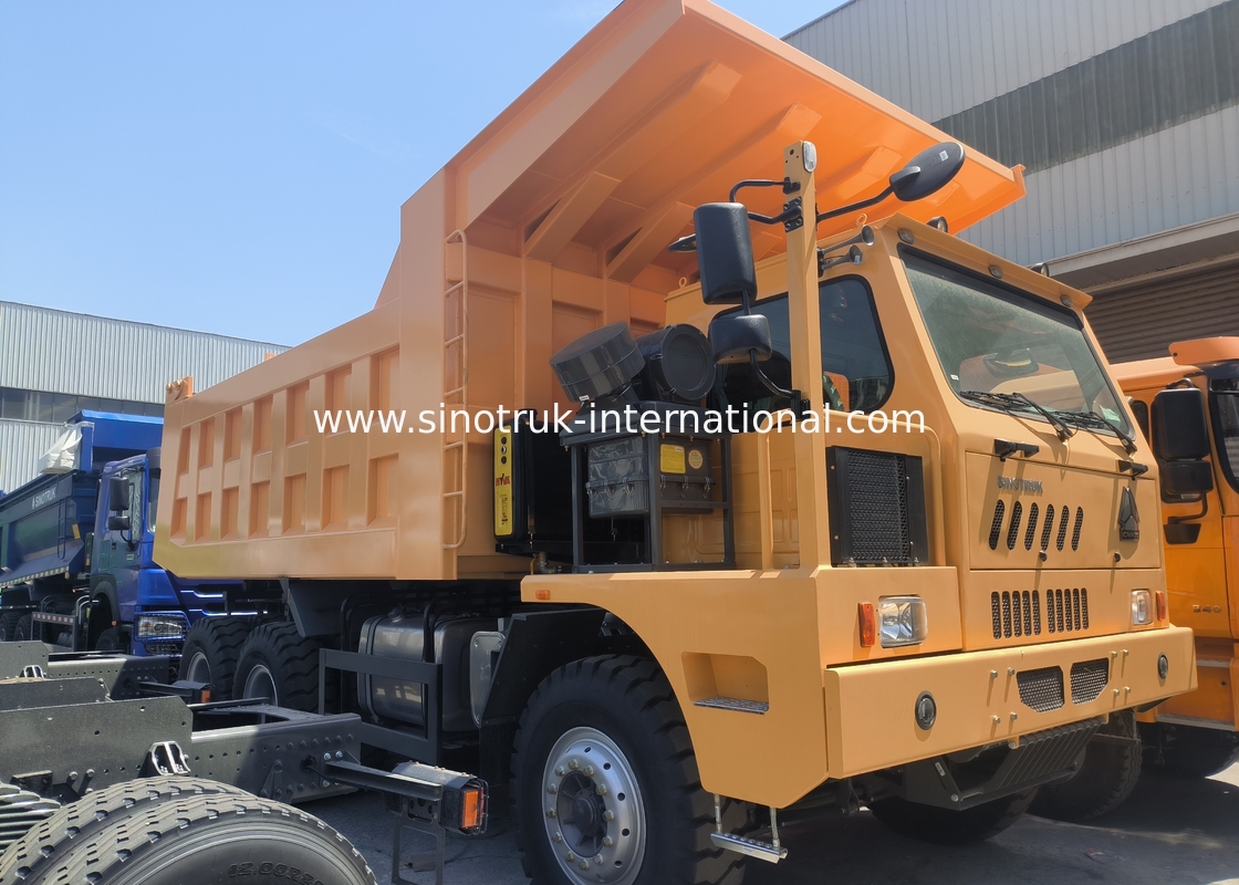 Sinotruk Howo Mining Tipper Dump Truck 90Ton 6 × 4 Kargo Kargo Baja Kekuatan Tinggi