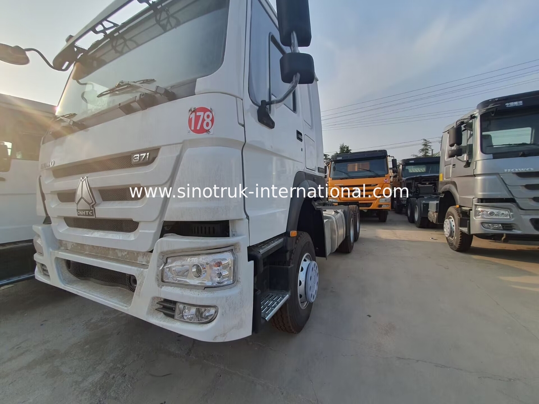 HOWO A7 Traktor Truk bekas LHD 6X4 Euro 2 371 HP Dengan Power Assisted Hydraulic Steering Putih