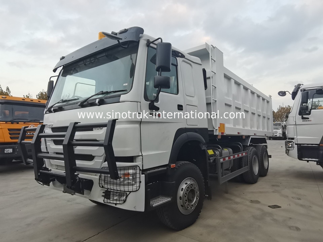 SINOTRUK HOWO 400HP Tipper Dump Truck Untuk Konstruksi A7 Lampu Peringatan Bumper Militer