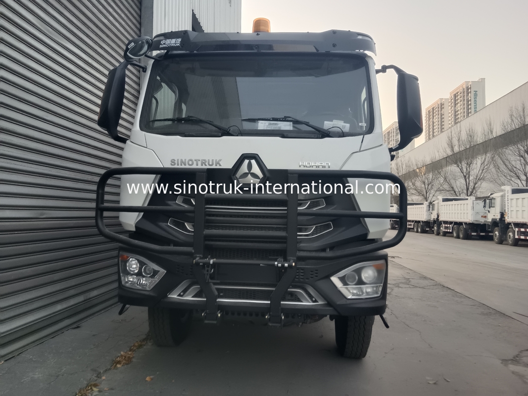 SINOTRUK HOWO 400 HP Tipper Dump Truck Untuk Konstruksi N7 Lampu Peringatan Bumper Militer