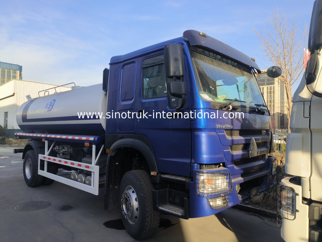SINOTRUK HOWO truk tangki air 4x2 RHD 300HP 10CBM untuk transportasi air yang tahan lama
