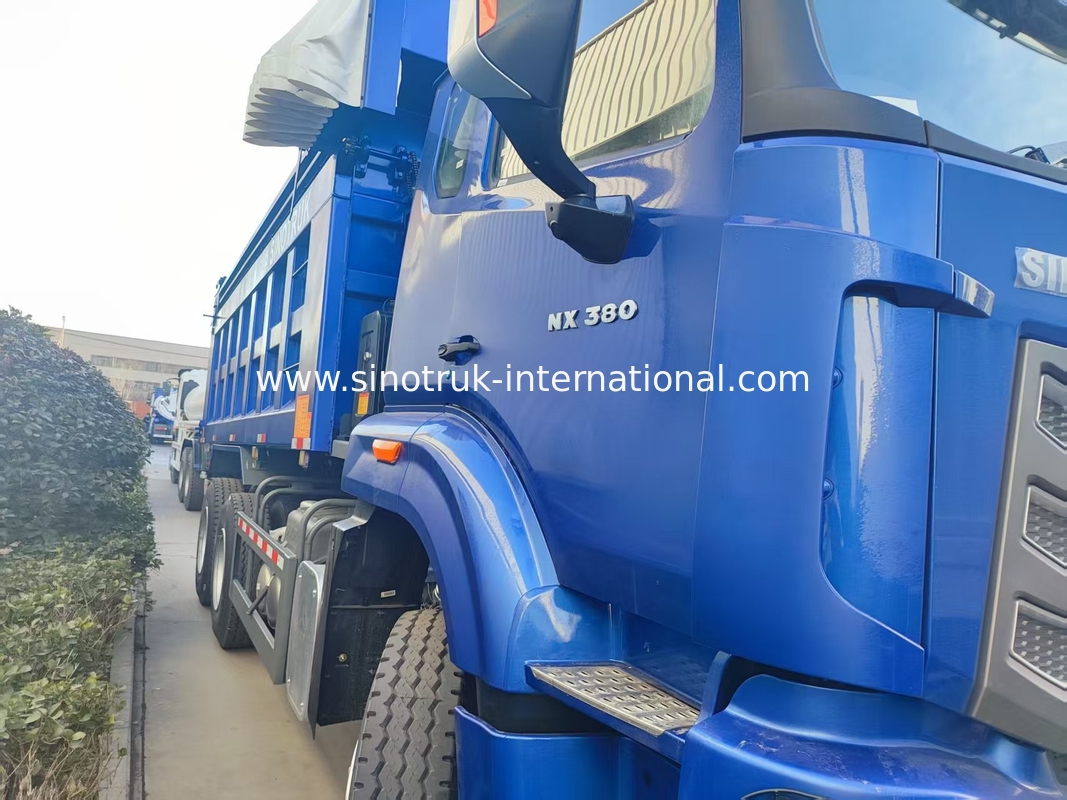 Kekuatan Versatile HOWO 6x4 380HP Blue Dump Truck Dengan 20CBM Square Cargo Box Dan Waterproof Tarp Flip Cove