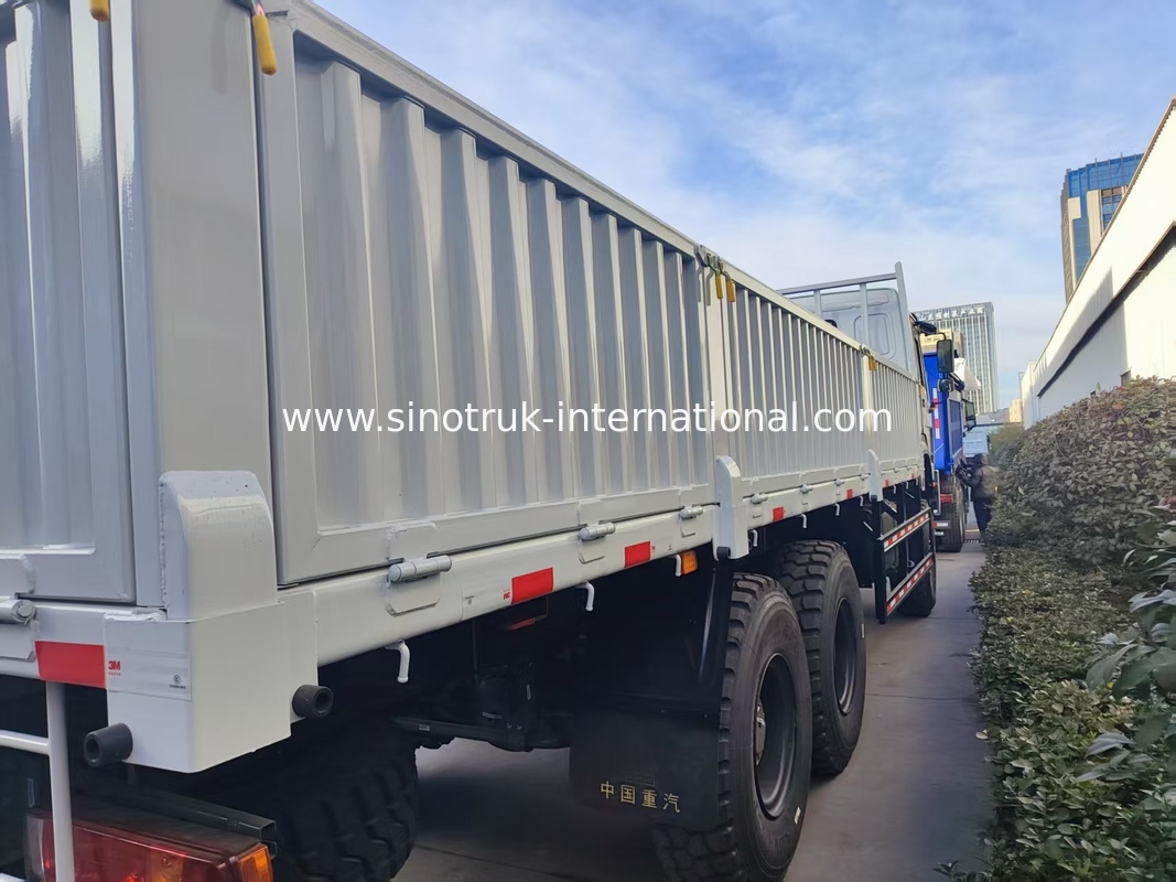 Bebaskan kekuatan dan fleksibilitas semua Menaklukkan Putih HOWO 6x6 400HP Off - Road Cargo Truck