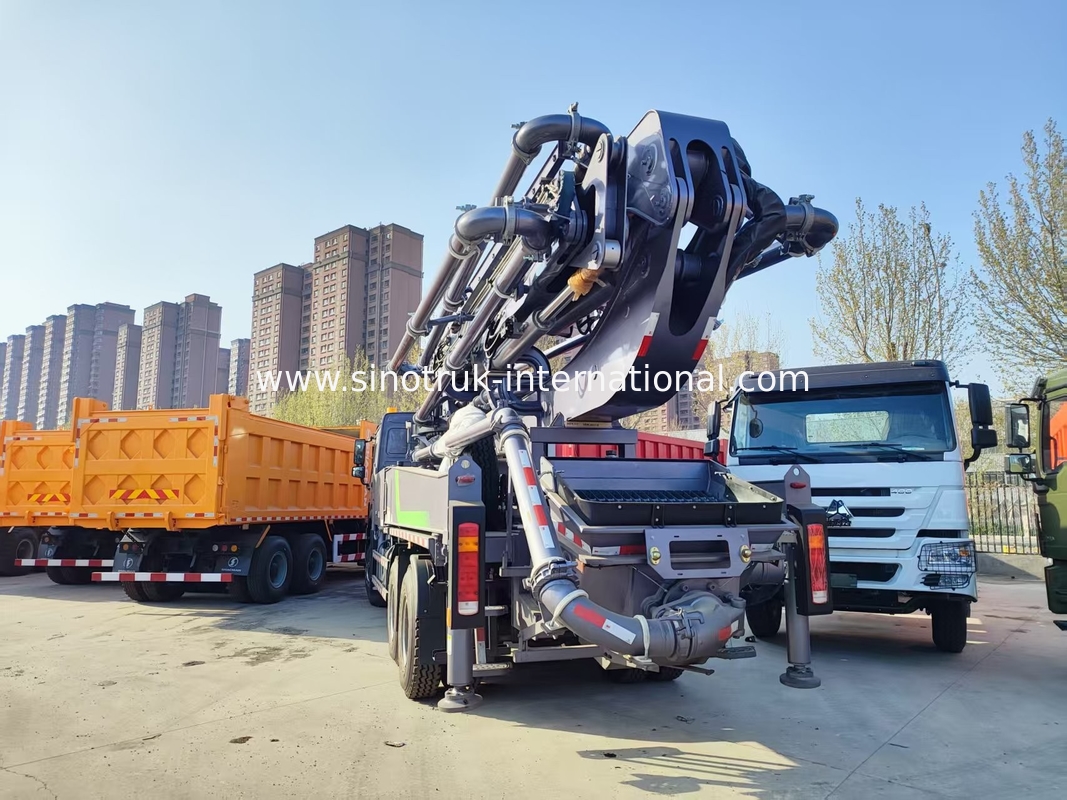 High Rise Mastery HOWO 380HP Smart Pump Trucks 52m Boom 6x4 Traction Untuk Vertikal Tidak Terbandingkan