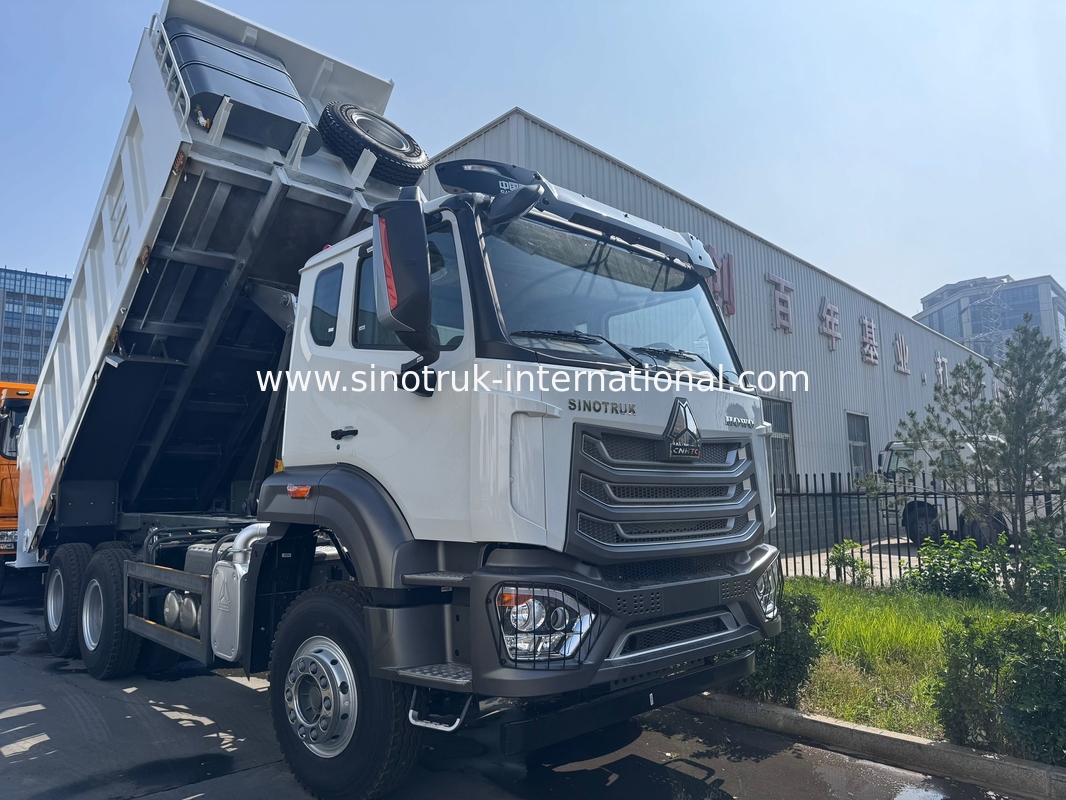 SINOTRUK HOHAN Howo Tipper Dump Truck Angkat Tengah Mesin Weichai 6 × 4 LHD Kotak Kargo Persegi Panjang Putih 19-20CBM