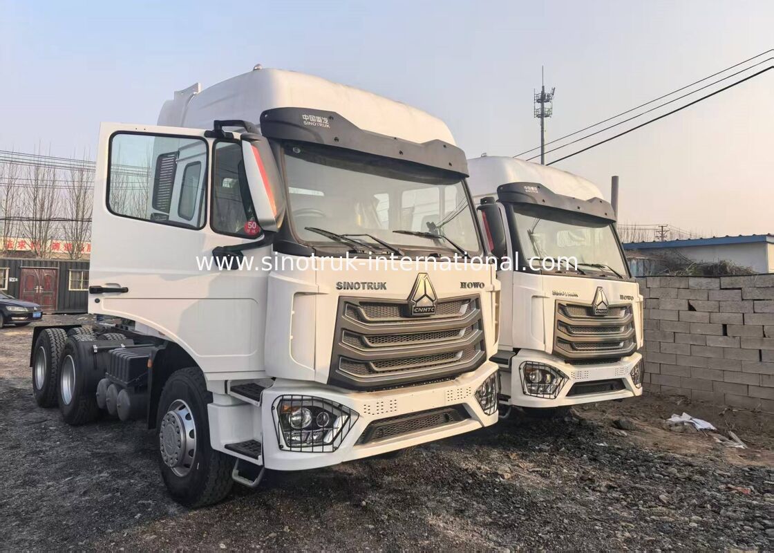 ZZ427V344JB1R Traktor Truk dengan Mesin 371HP, 6x4 Drive Wheel, dan H77L Kabin Dengan A / C untuk Transportasi Tugas Berat