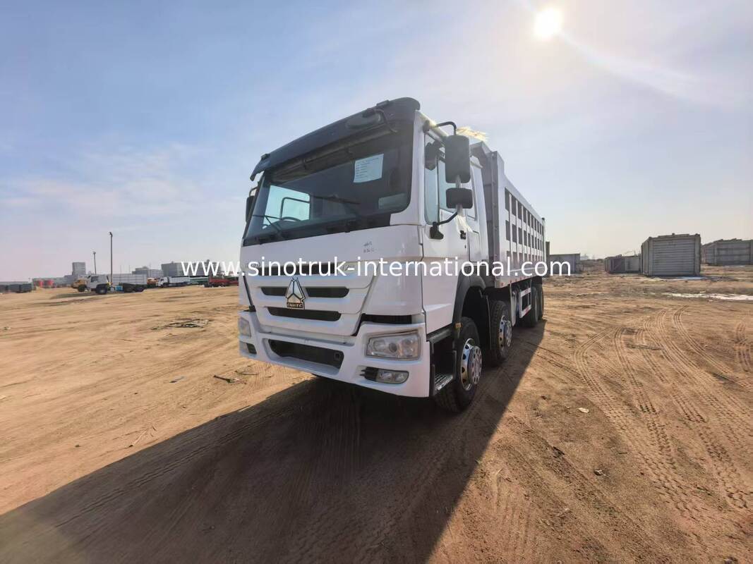 Truk Tipper Dump Truk beban berat dengan kapasitas beban 40-50 ton, mesin diesel 375 tenaga kuda, dan panjang kargo 7300 mm