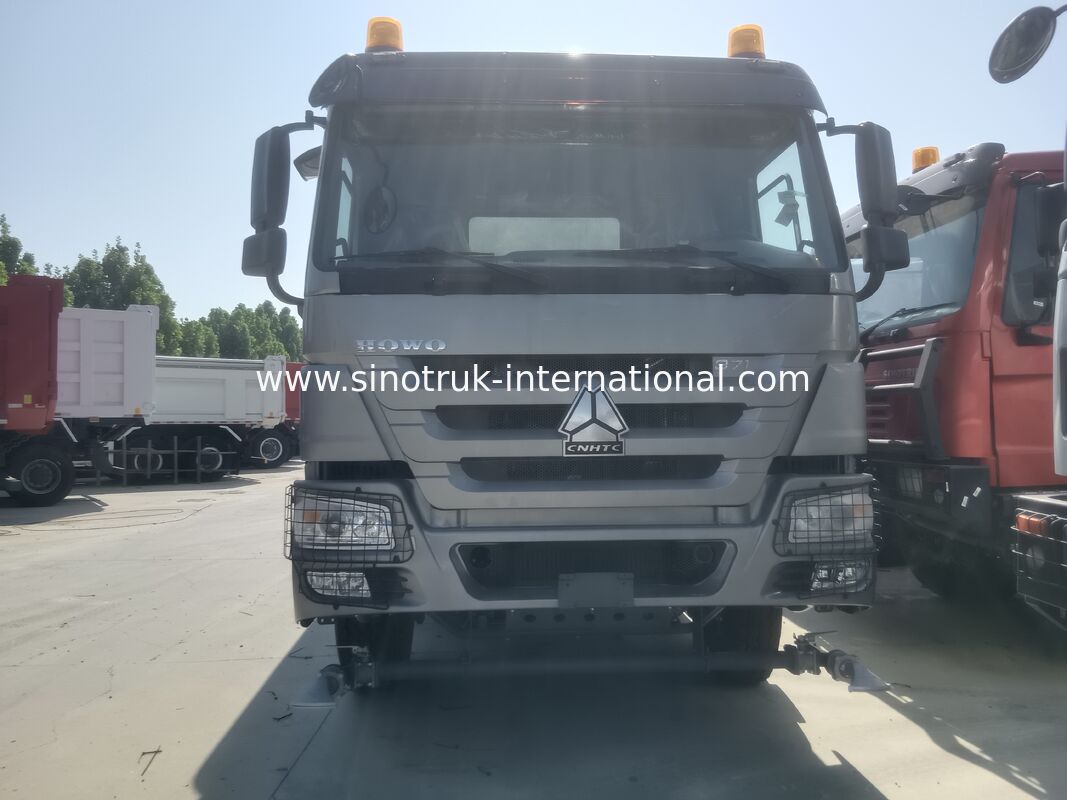 Sinotruk Howo Sprinkler Tangki Air Truk 10-25CBM 6 X 4 Euro 2 371HP Putih