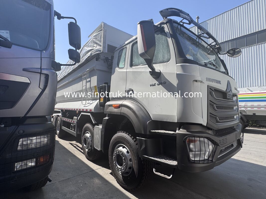 SINOTRUK HOWO NX Kabin Tipper Dump Truck 380HP 6X4 Sebuah lampu peringatan dengan tarpaulin