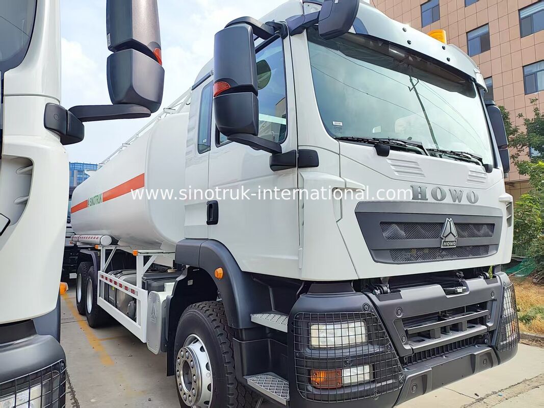 White HOWO TX 6×4 Fuel Transport Truck 336HP 25CBM Tangki bahan bakar, Kinerja transportasi yang stabil