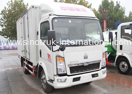 Light Duty Commercial Trucks / Delivery 17 Foot Box Truck With Low Fuel Consumption
